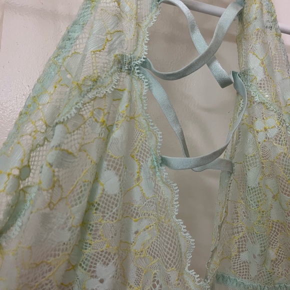 Victoria Secret Keyhole Neck Babydoll Lingerie - Picture 4 of 4